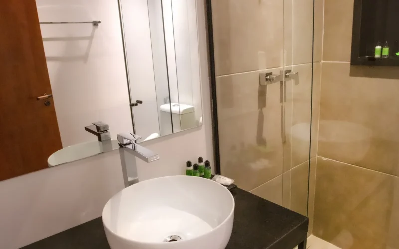 Suite 131 twin (5)