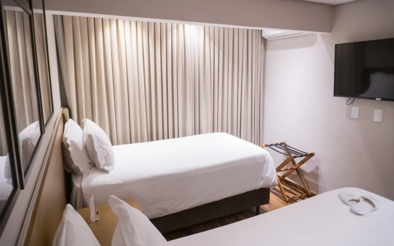 Suite 131 twin (9)